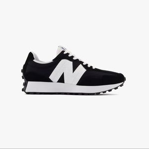 Brand new Black New balance 327 size 7.5 W, 6 M